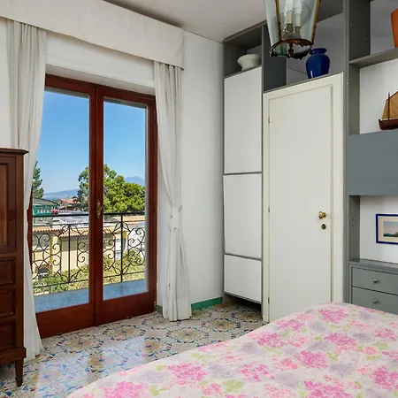 Casa Sofia - 3 Bedrooms Apartment With Seaview Balcony * Sorrento