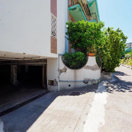 Bright 3 Bedrooms With Seaview Balcony 아파트 *